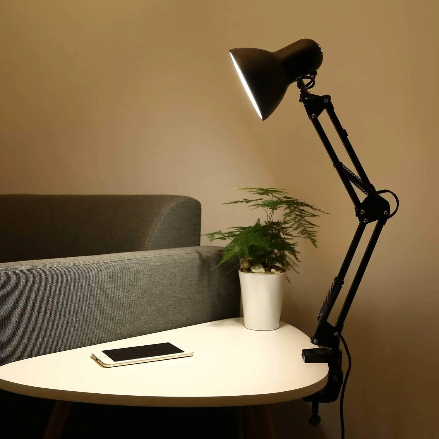 Lampa-birou-manichiura-ajustabila-picior-si-suport-negru-1-Totokita-4.webp Lampa Birou Manichiura Neagra adjustabil totokita