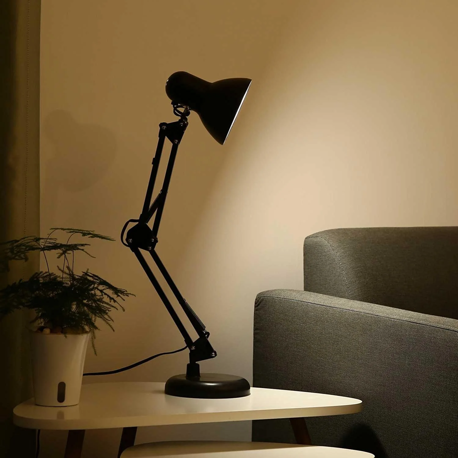 Lampa-birou-manichiura-ajustabila-picior-si-suport-negru-1-Totokita-6.webp Lampa Birou Manichiura Neagra adjustabil totokita